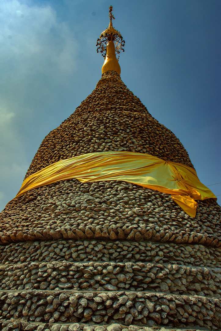 Wat Chedi Hoy in Pathum Thani