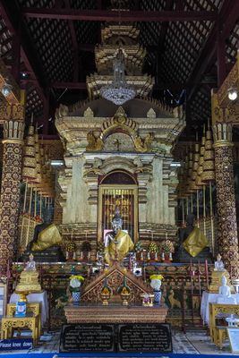 ...Wat Chiang Man - Altar...