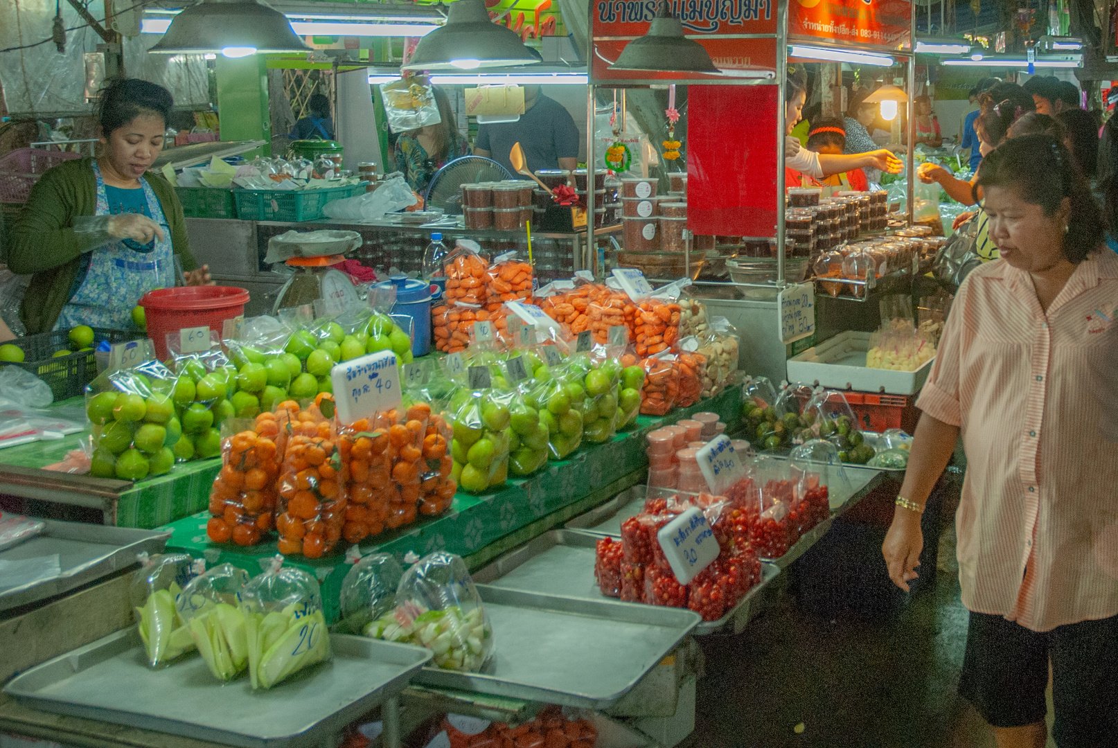 Wat Don Wai Mart Nakhon Chaisi