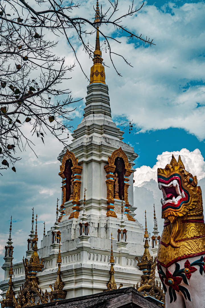  Wat Huai Rin at the entrance gate