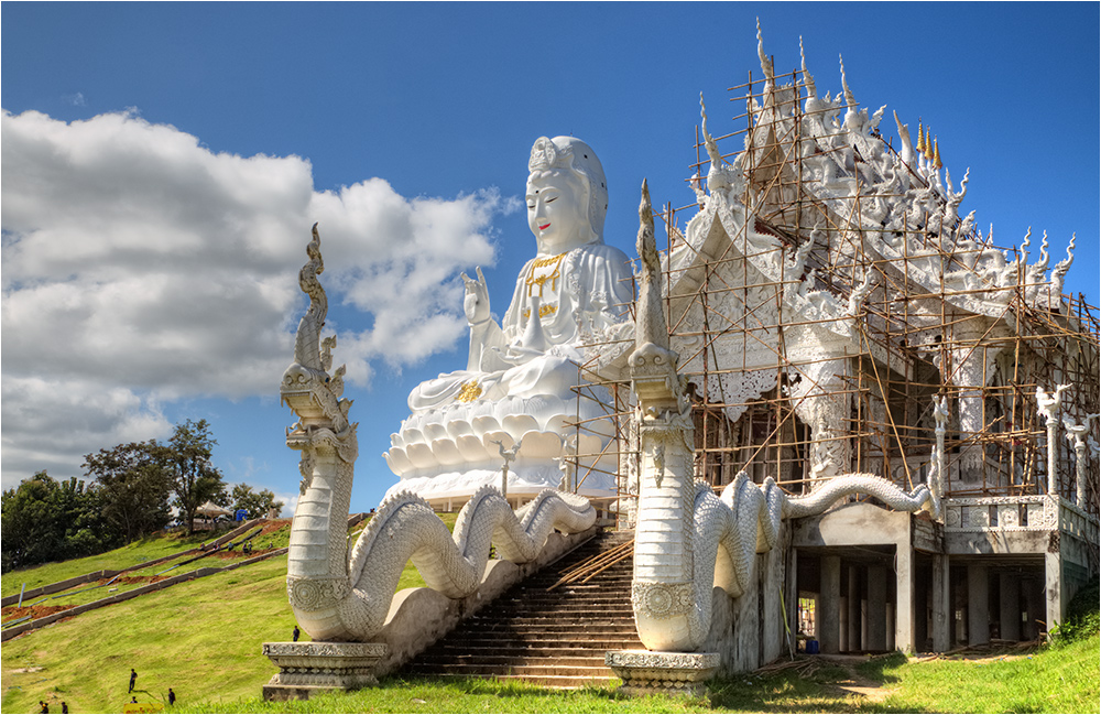 Wat Huay Pla Kung 16