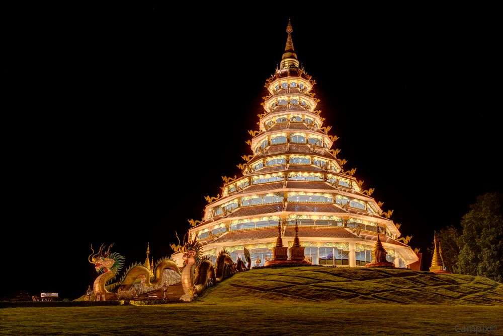 Wat Hyua Pla Kang - Chiang Rai