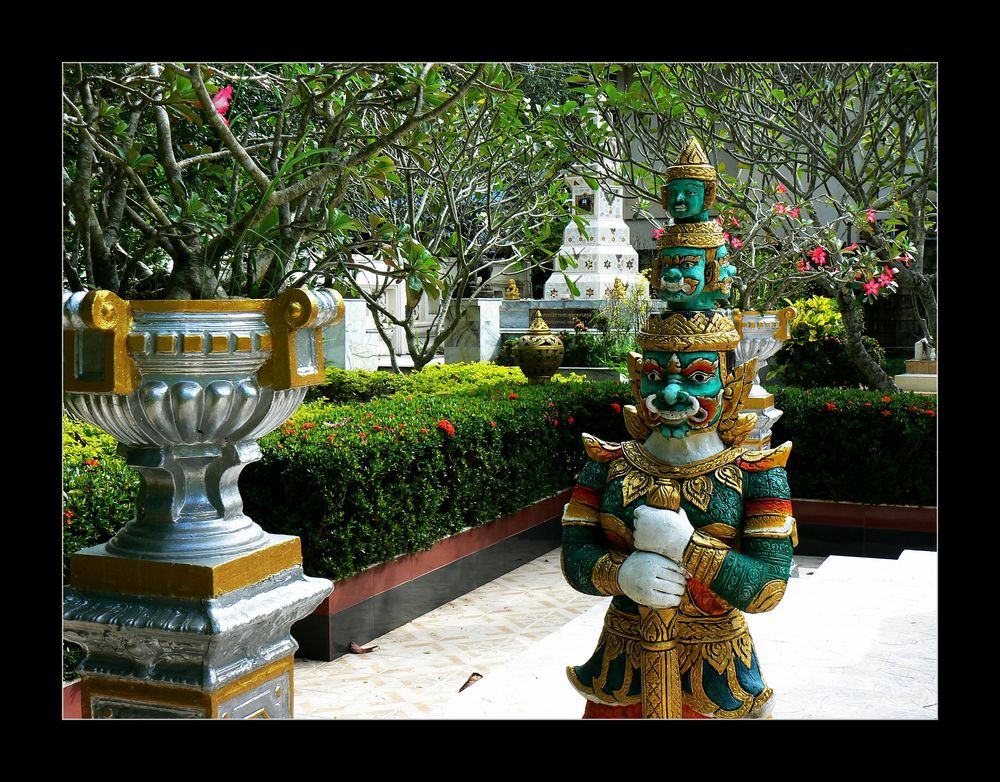 - Wat Kaew III -