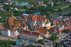 Wat Lahan in Bang Bua Thong