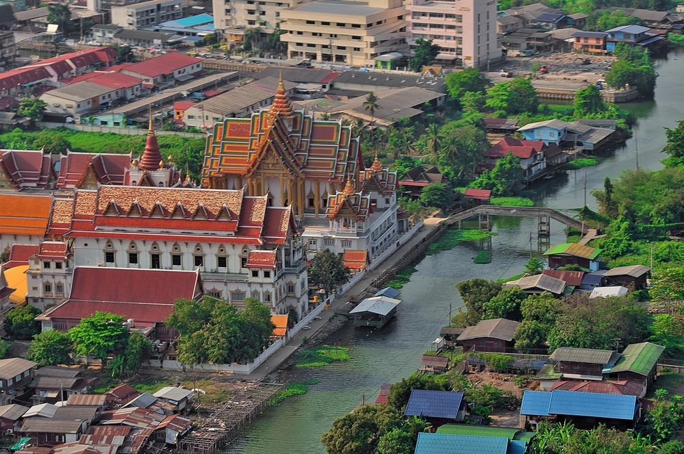 Wat Lahan in Bang Bua Thong