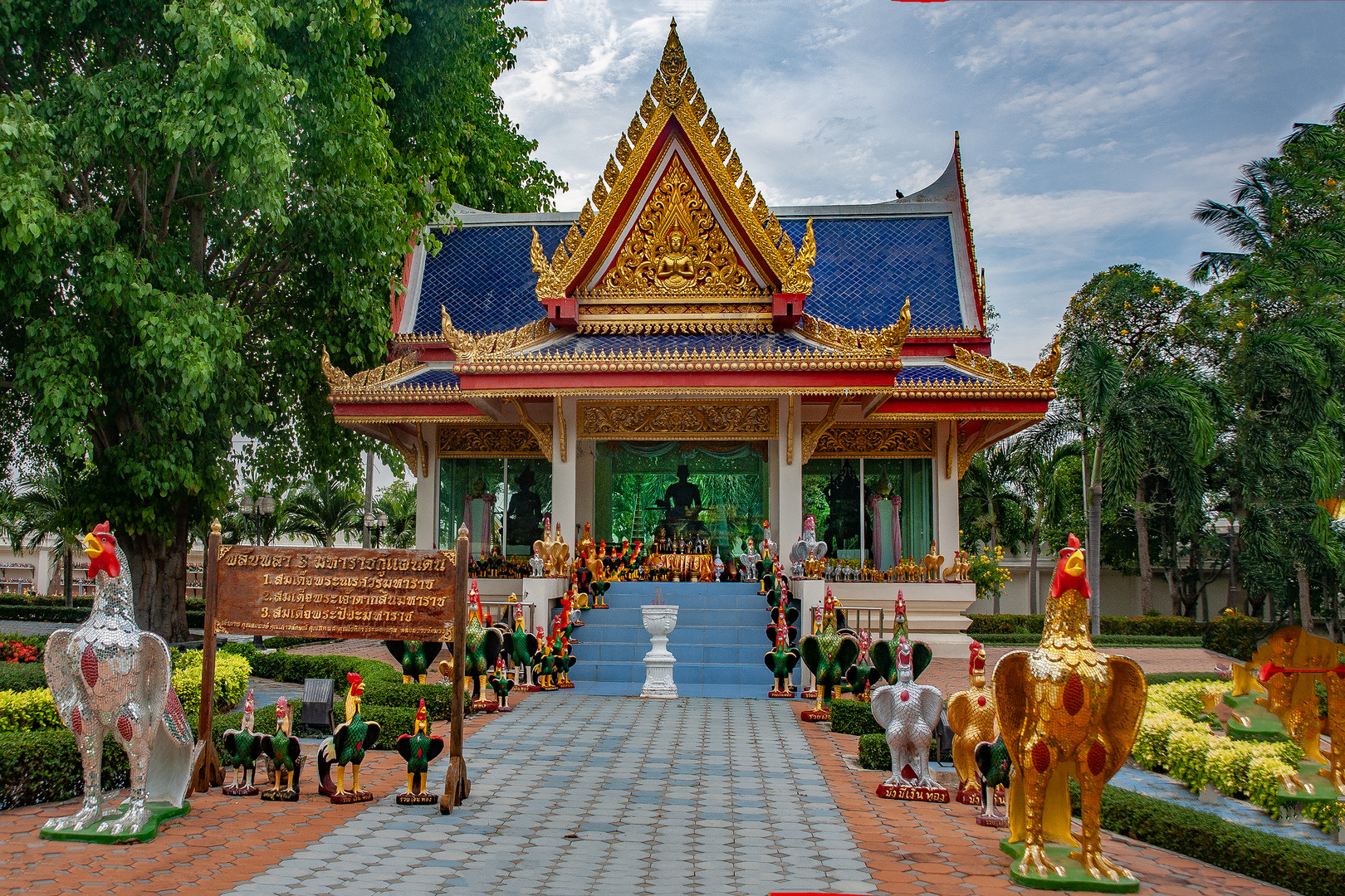 Wat Muang in Ang Thong