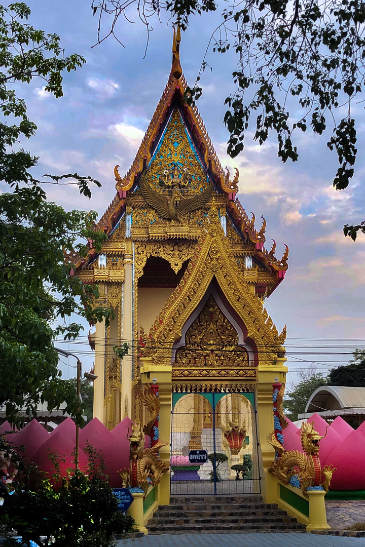 Wat Muang main temple