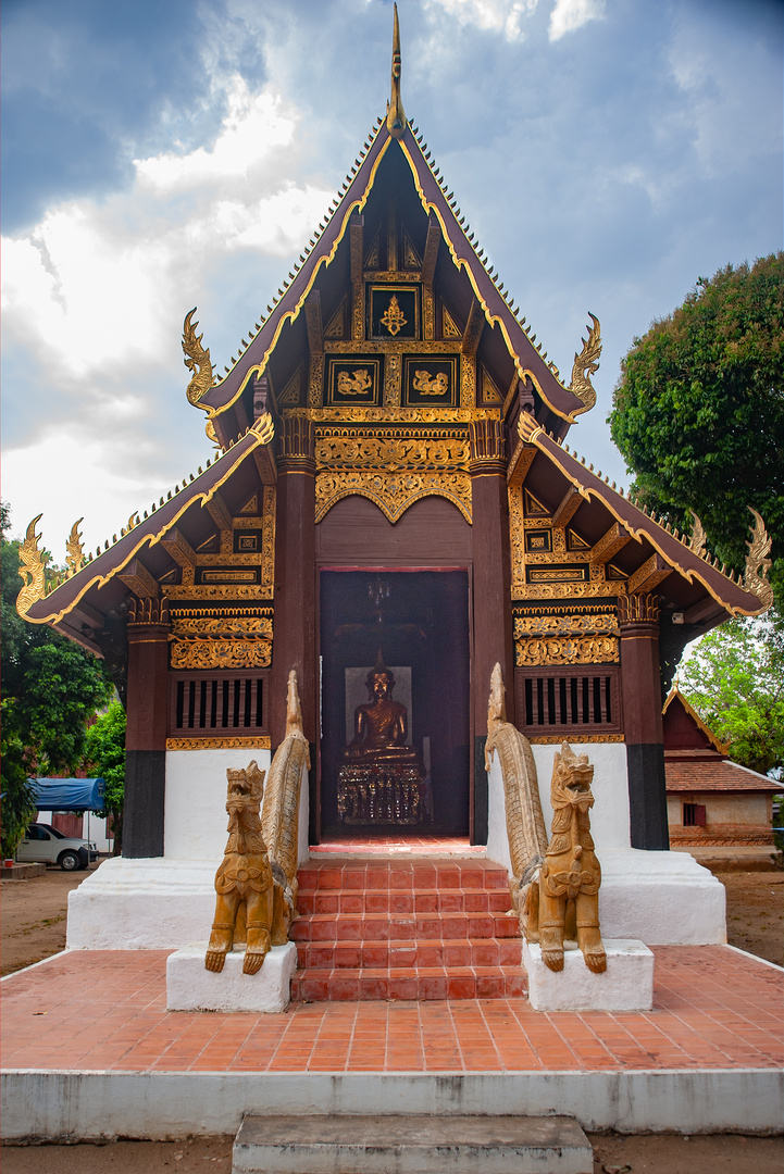 Wat Pa Daet at front side