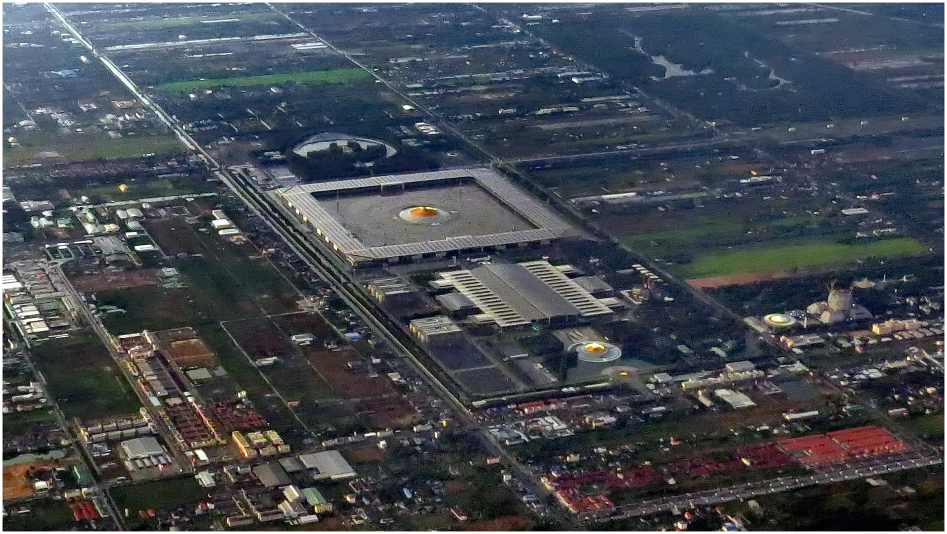 Wat Phra Dhammakaya - 01 - Luftaufnahme