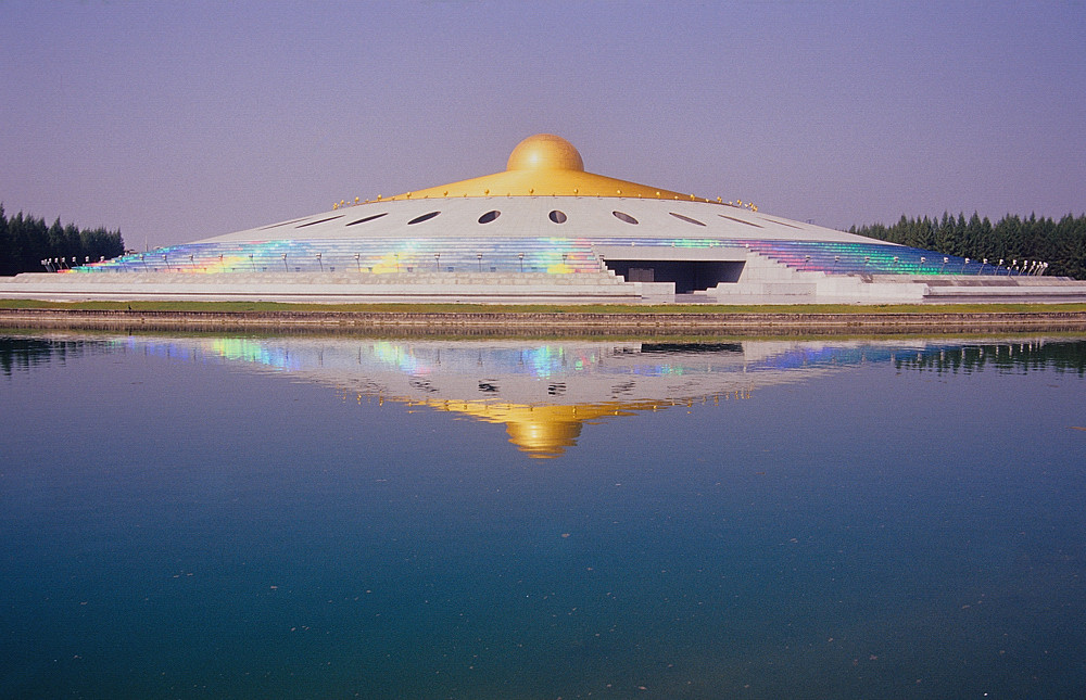 Wat Phra Dhammakaya (nördlich von Bangkok)