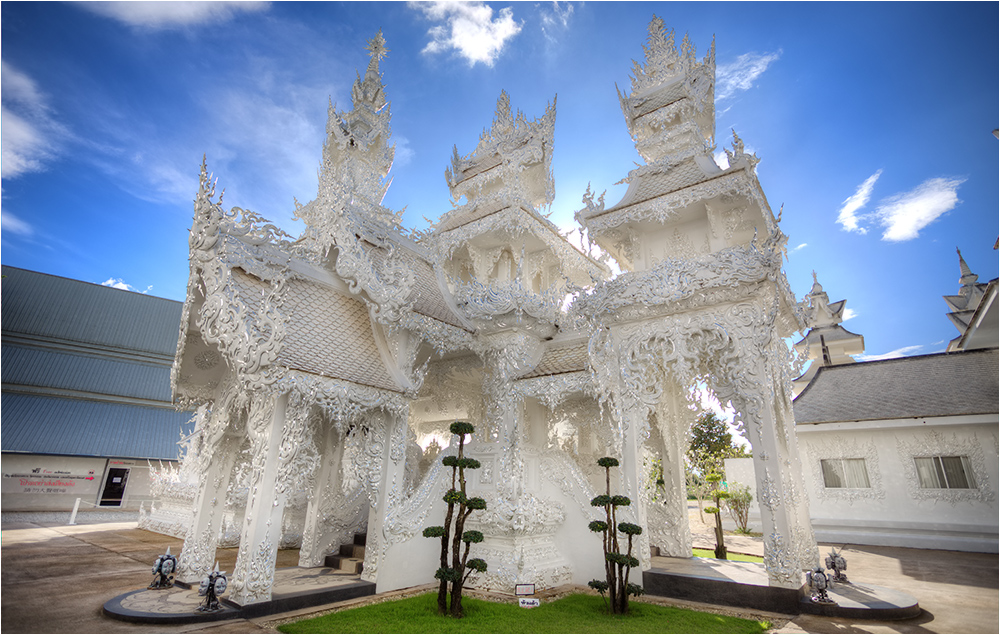 Wat rong khun .....