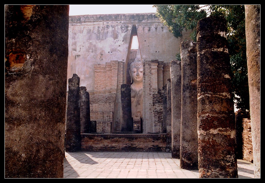 Wat Si Chum - Sukhothai, Thailand (1)