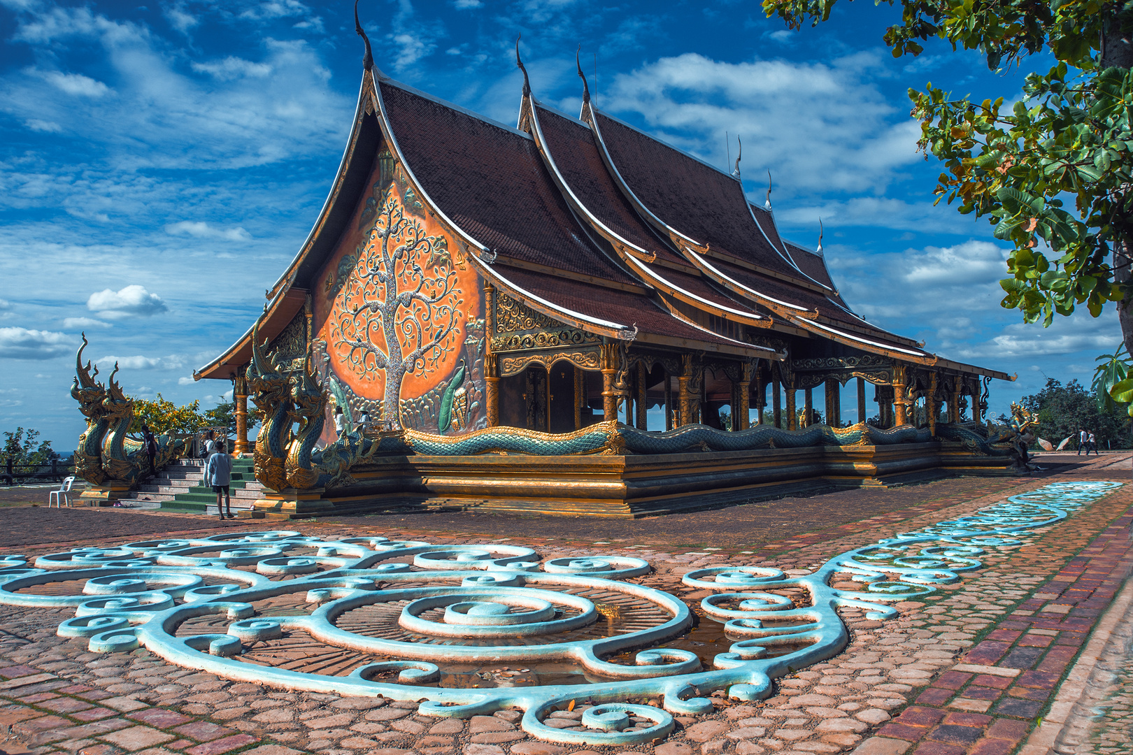 Wat Sirindhorn Wararam Phu Prao