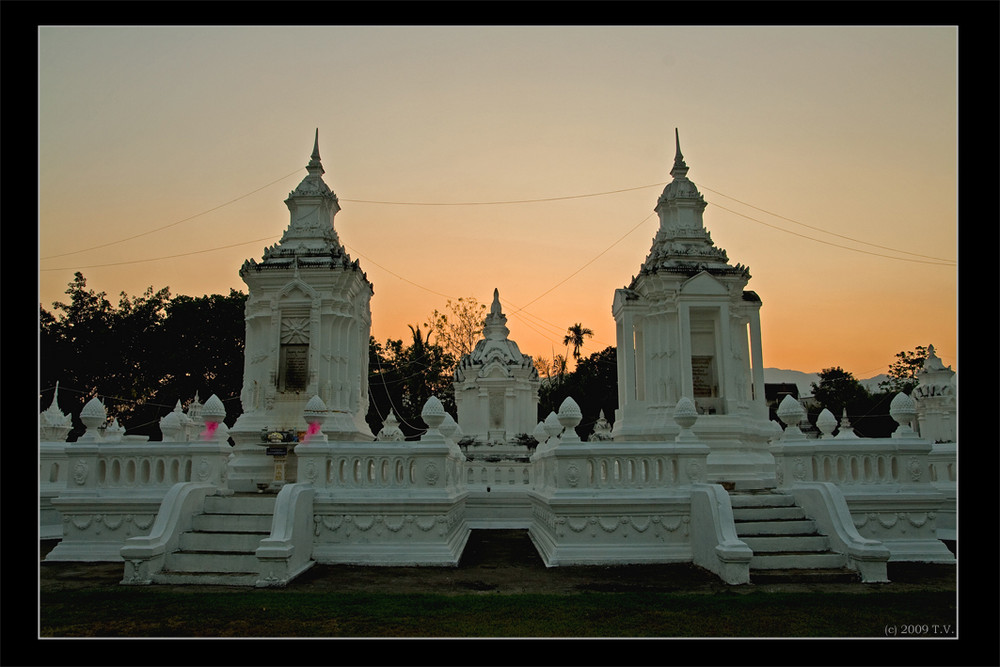 Wat Suan Dok after sunset