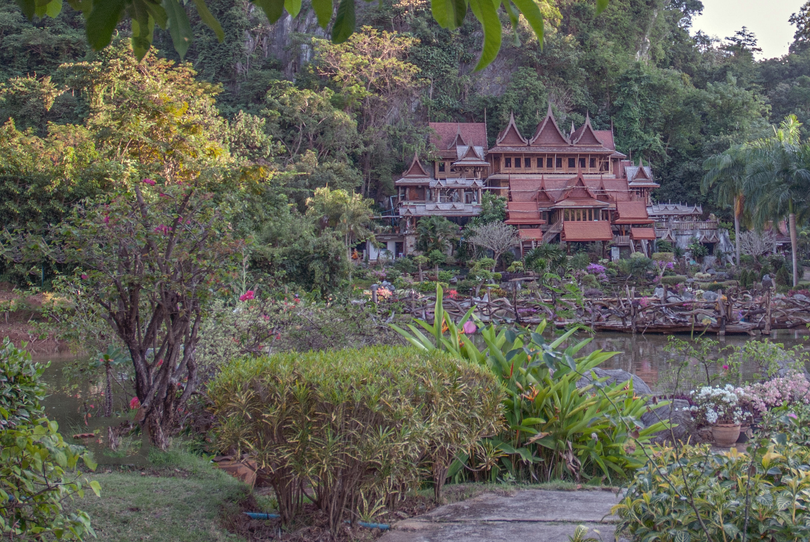 Wat Tam Khao Wong 