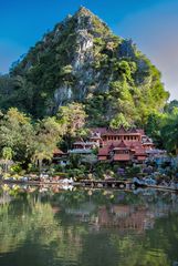 Wat Tam Khao Wong in Uthai Thani