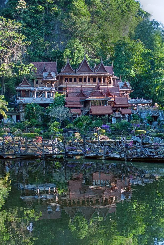 Wat Tam Khao Wong in Uthai Thani