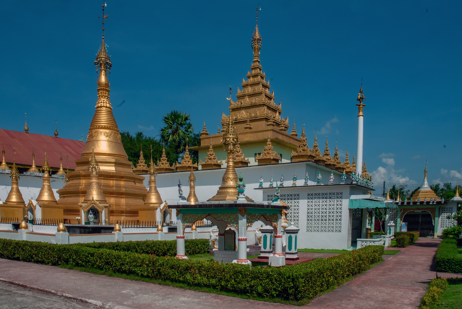 Wat Thai Wattanaram near Mae Soot