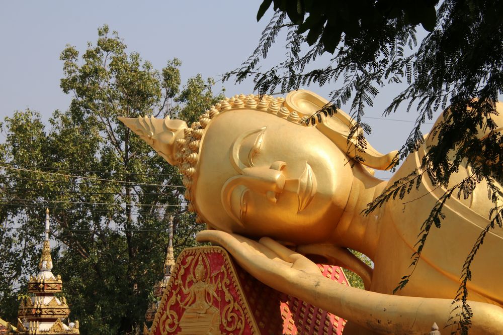 Wat That Luang Tai - liegender Buddha