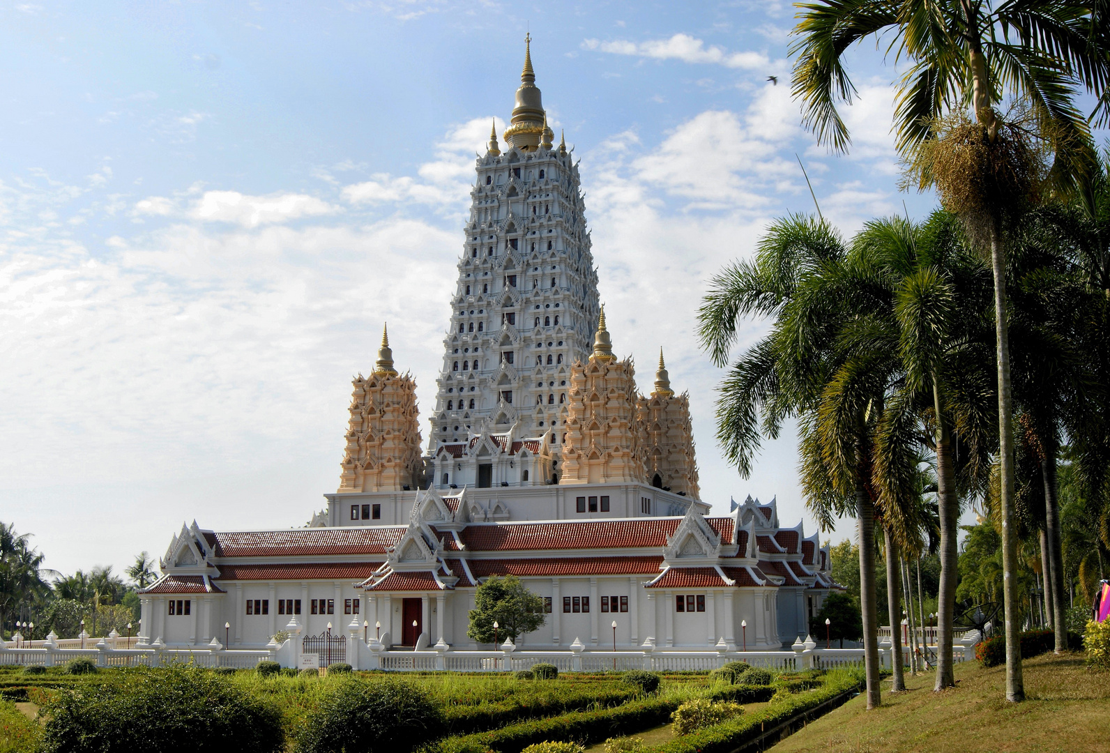 WAT YANSANG WARARAM -- Pattaya