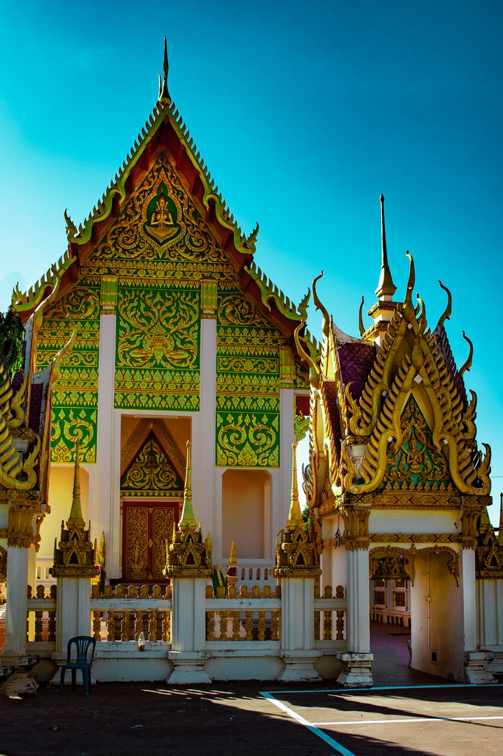 Wat Yot Kaeo Siwichai in Mukdahan