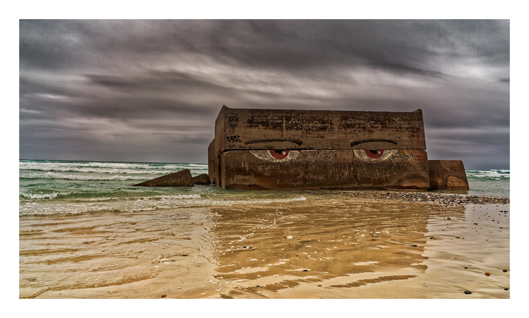 Watching You Alter Bunker in der Bretagne