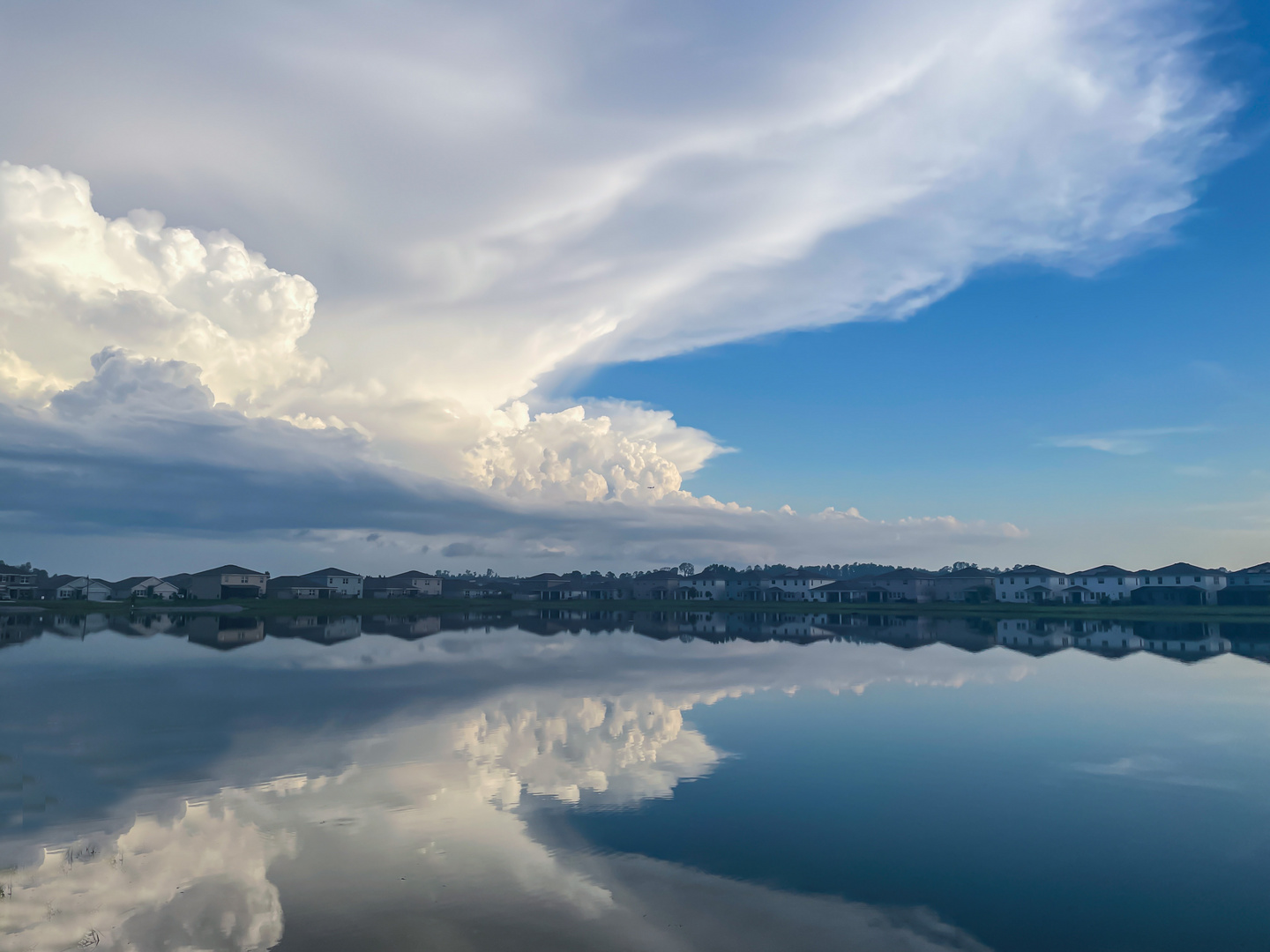 Water and sky in one color