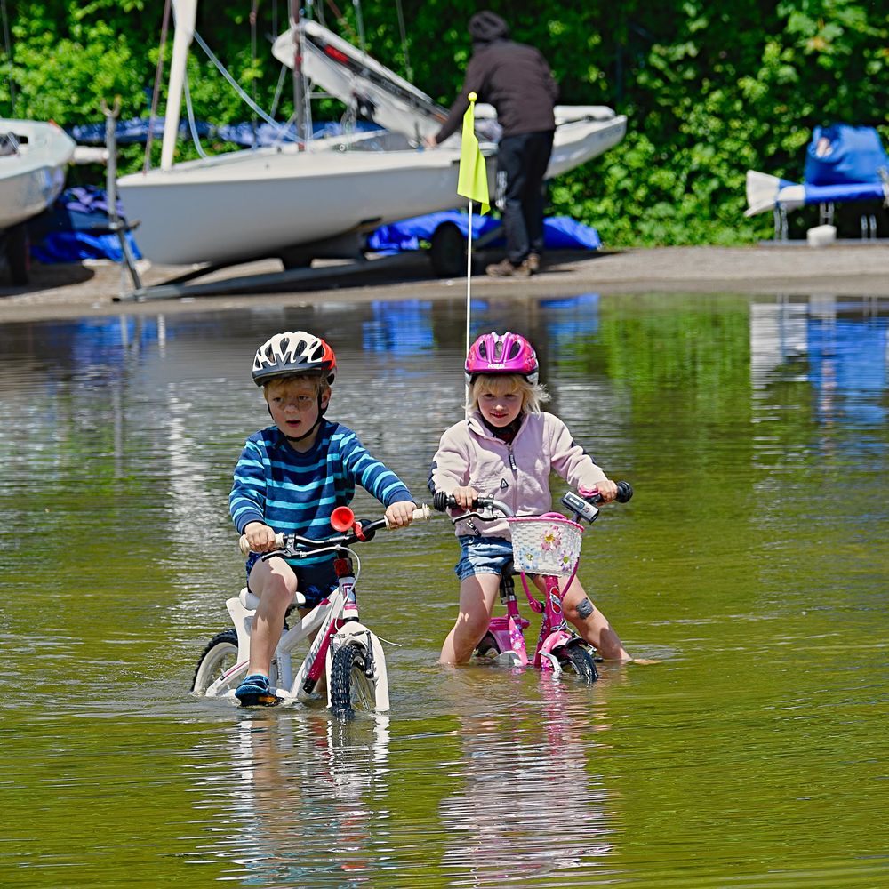 Water Biking Foto & Bild sonstiges, kinder, streetfotografie mit