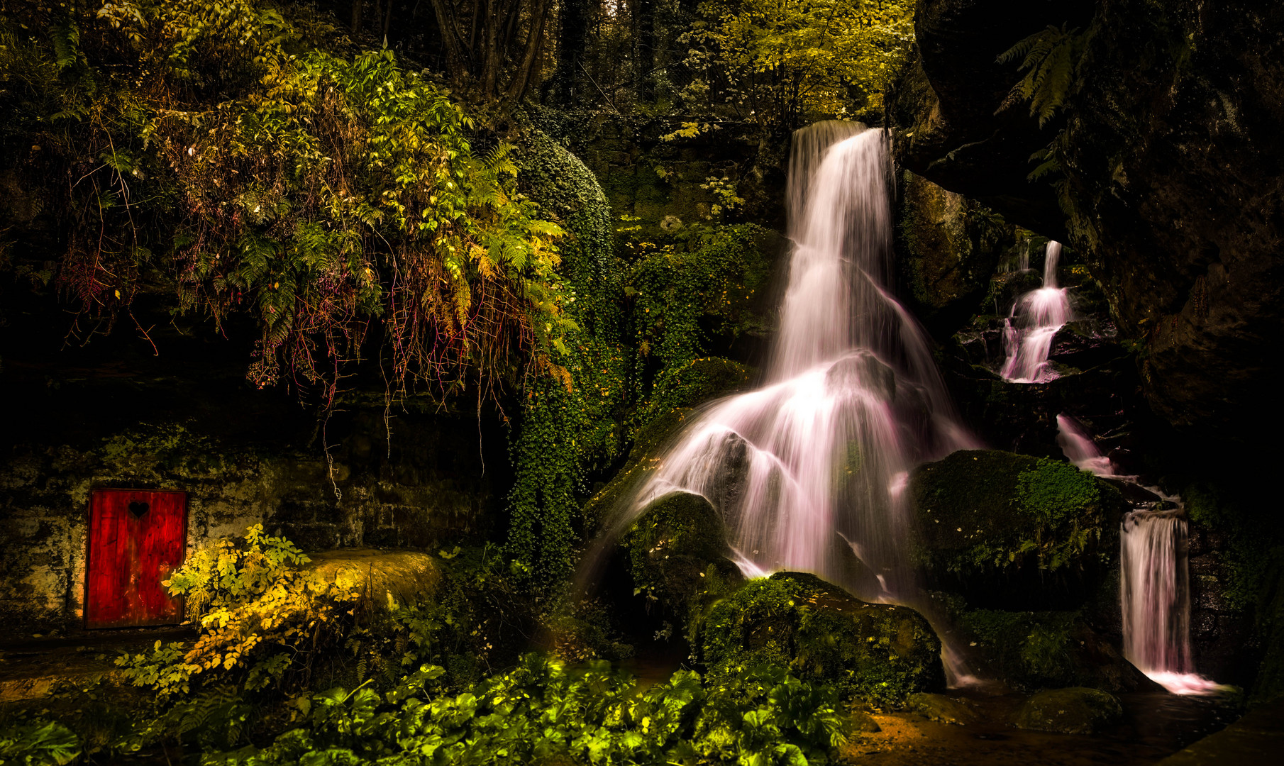 water is falling picturesque