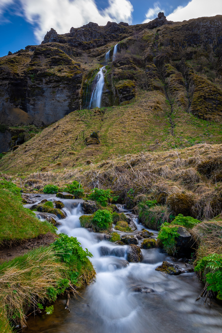 Waterfall near Seljalandsfoss (Iceland)