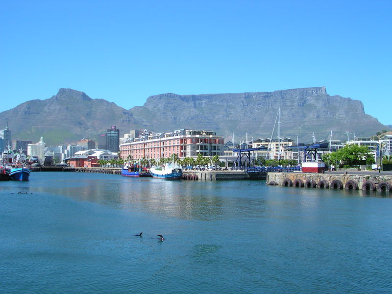 Waterfront in Kapstadt mit Tafelberg im Hintergrund