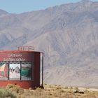 Watertower "Gatway to the Eastern Sierra" close to the entrance to Death Valley