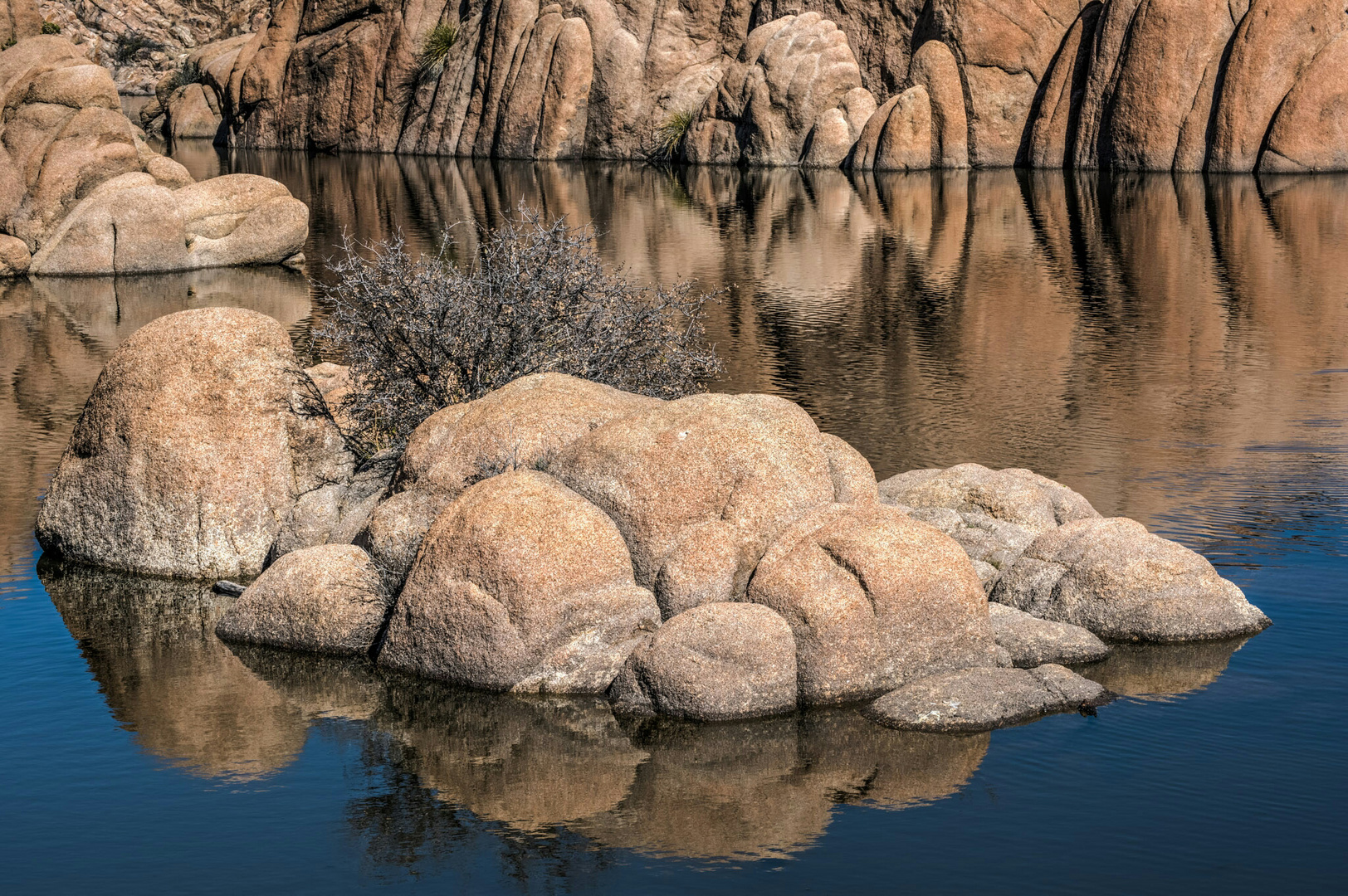 Watson Lake Spiegelung