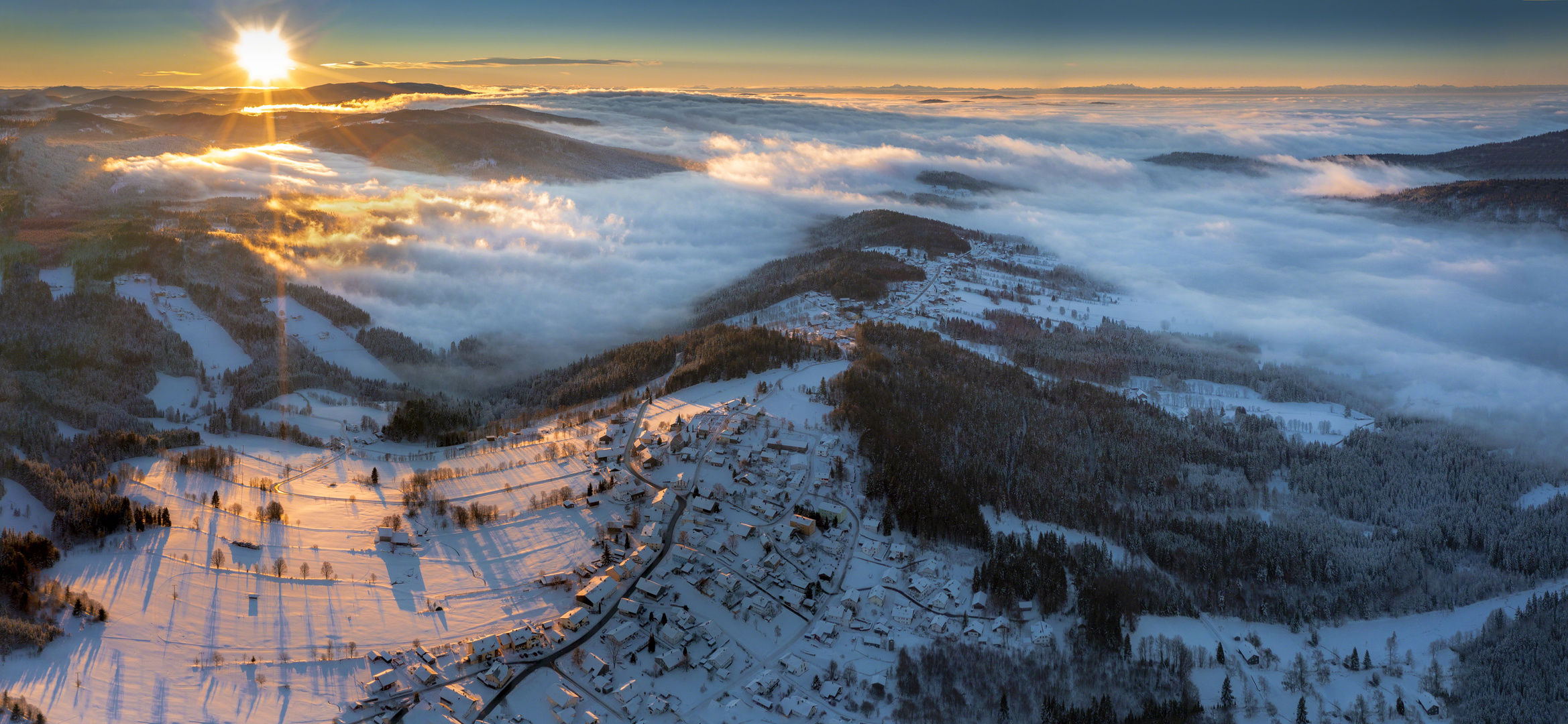 Watte im Tal, Sonne in den Bergen....