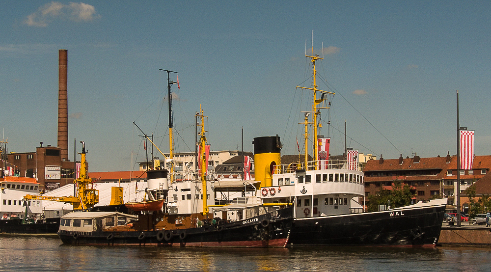  Watten-Bergungsschlepper B.M.S. „Goliath“ und der Dampfeisbrecher "Wal"