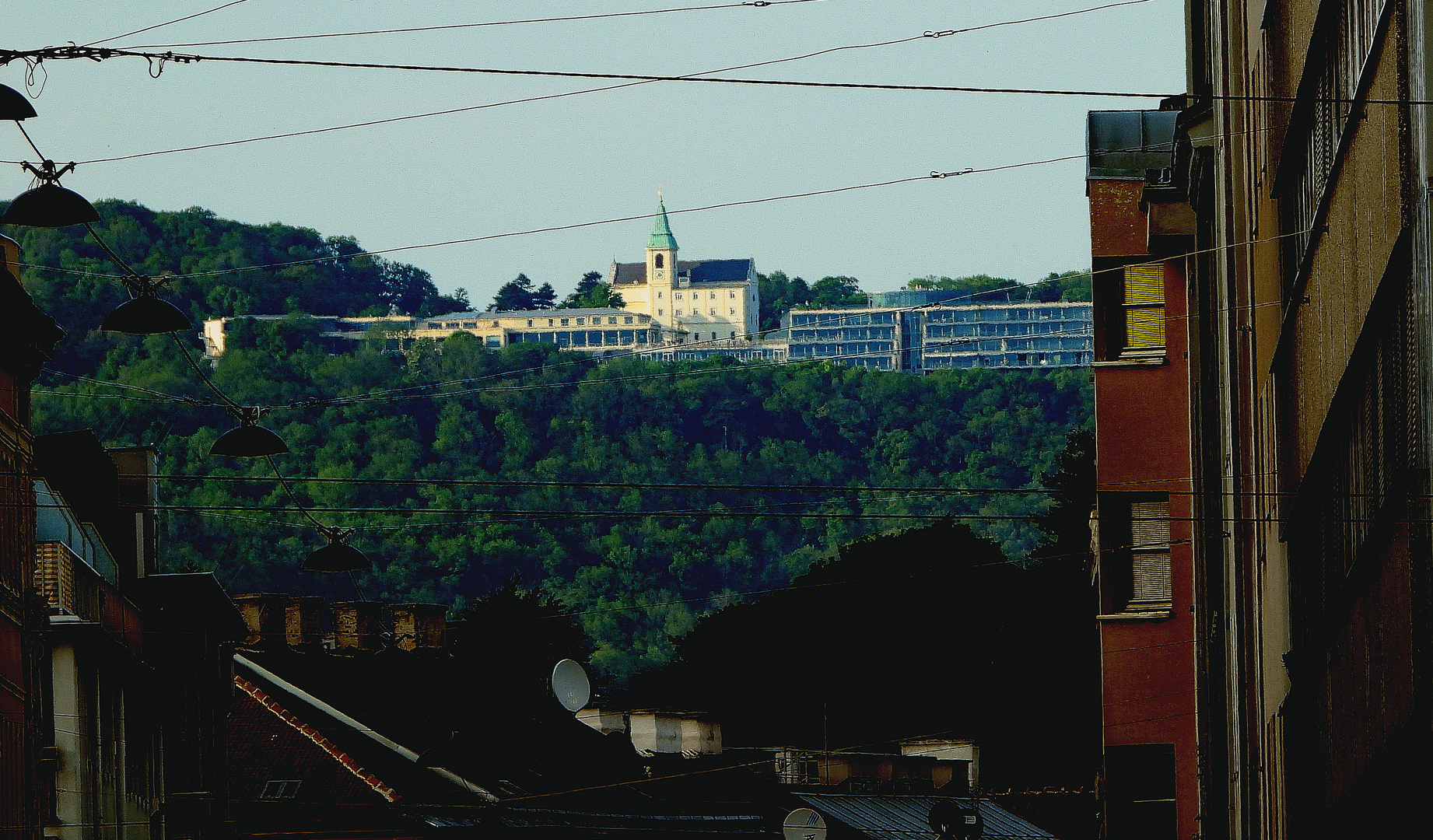 Wattgasse: (Familienplatz) Original: Blick Kahlenberg in etwa 5-6 km Entfernung