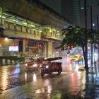 Watthana - Asok BTS Skywalk im Regen