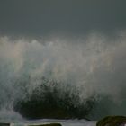 Wave an den Rochers von Guénolé