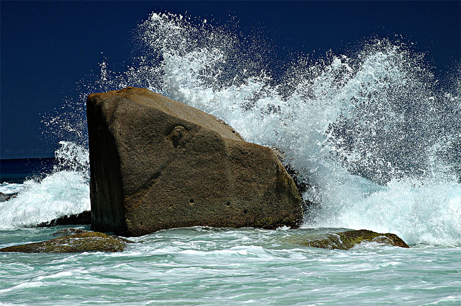 Waves at Sister islands