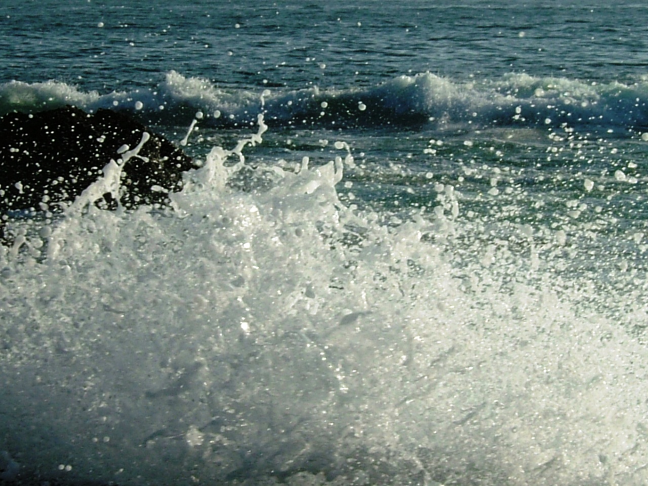 Waves coming into shore