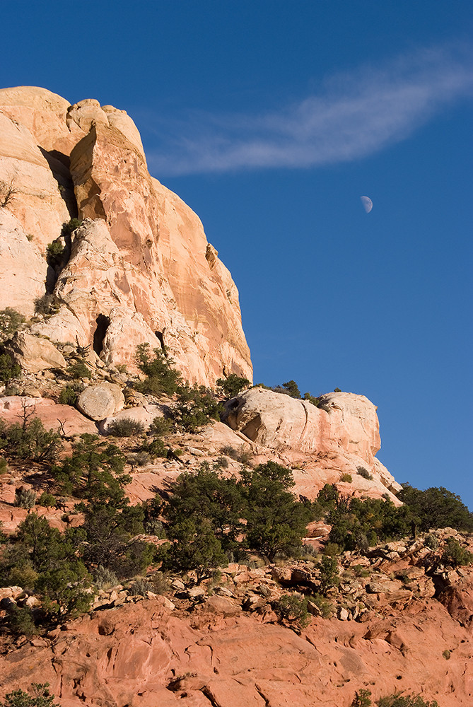 +++ Waxing moon at Red Rock Country +++