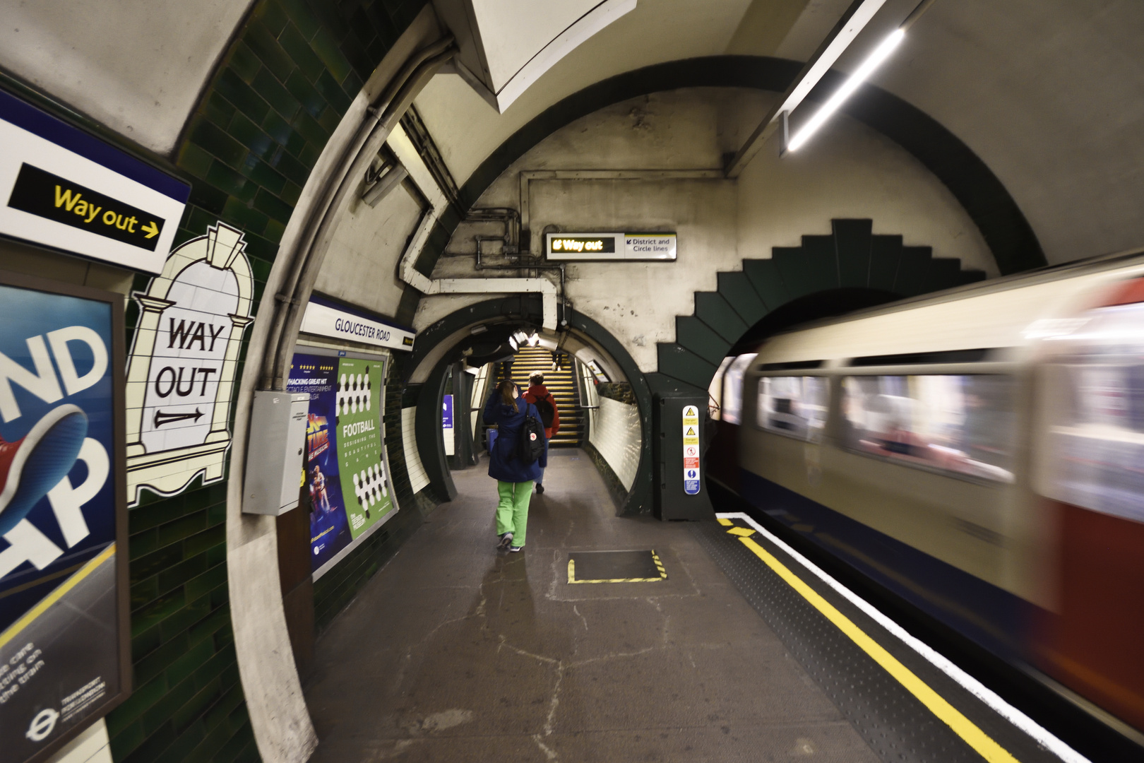 Way out Foto & Bild | city, london, people Bilder auf fotocommunity