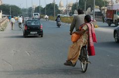 way to Chhatapur temple