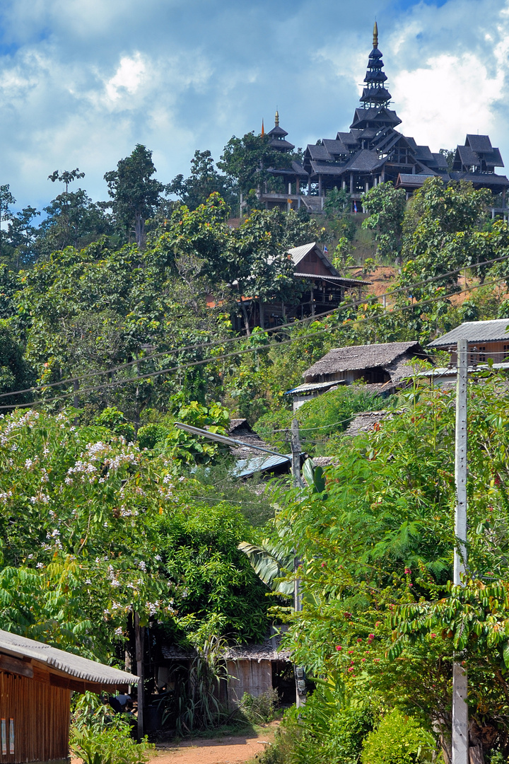 Way up to Wat Huai Pho