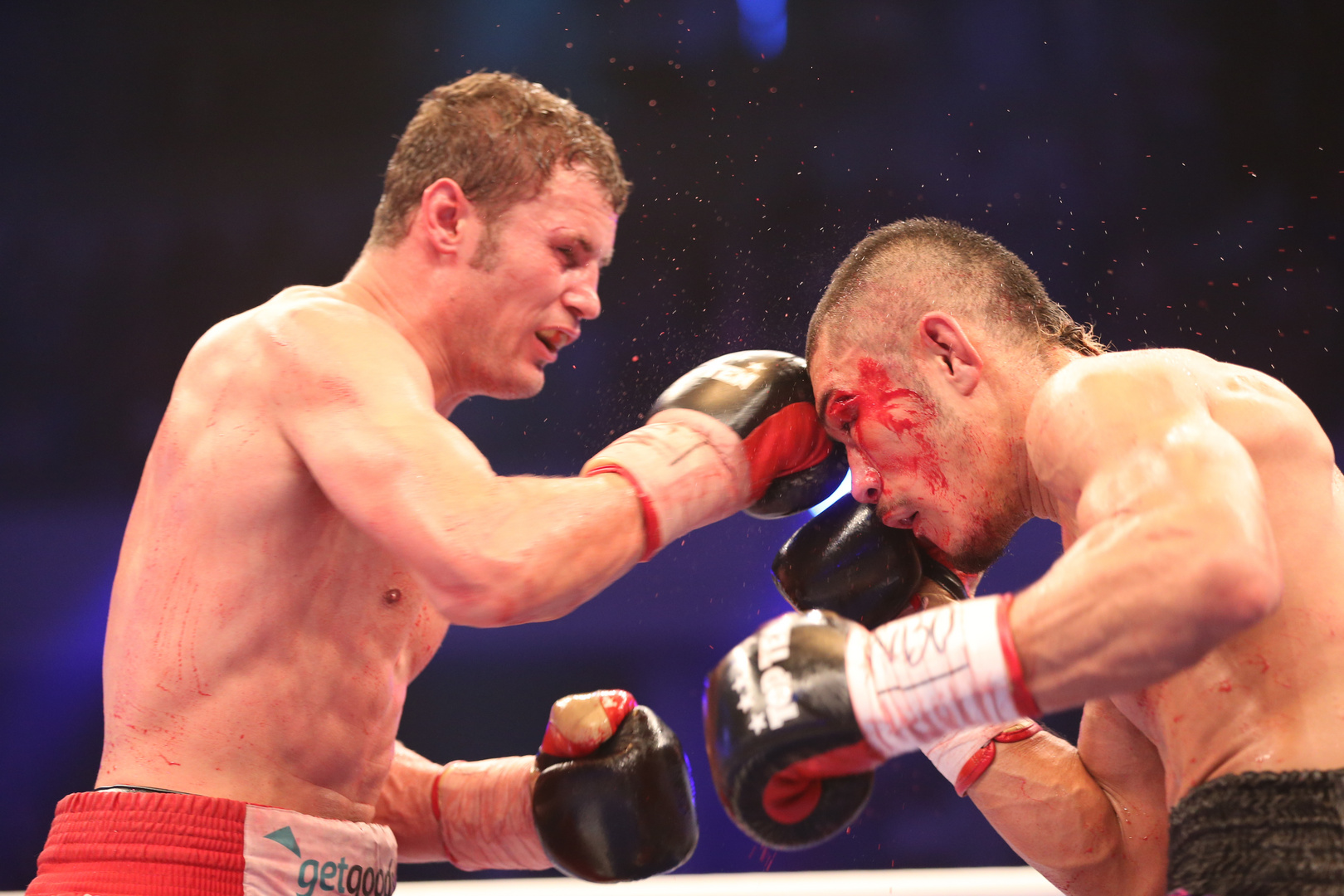 WBO-Weltmeisterschaft im Super-Mittelgewicht Robert Stieglitz (D) gegen Yuzo Kiyota (J)