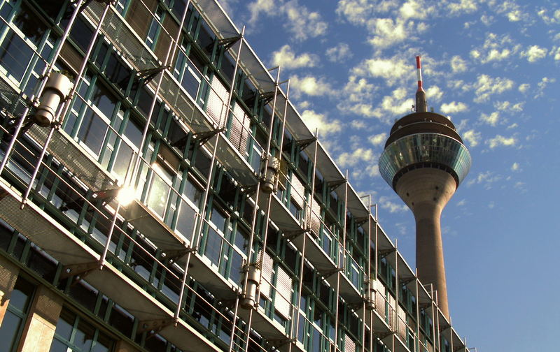 WDR und Rheinturm - Sendboten aus Düsseldorf