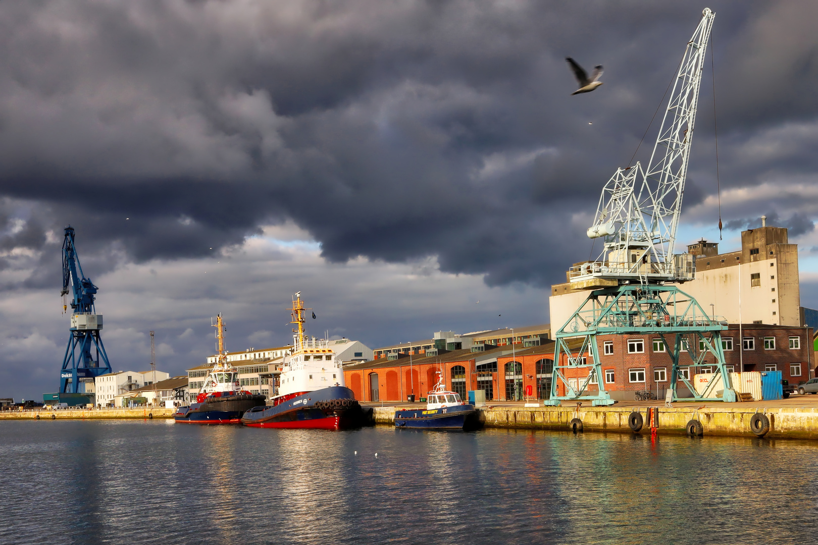 weather front comes in over bassin 1 of old harbor in Aarhus II