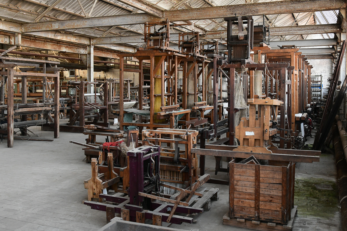 Webstühle in eine ehemahlige Textilfabrik in Belgien