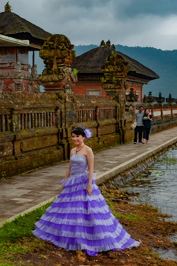 Wedding bride at Danau Bratan