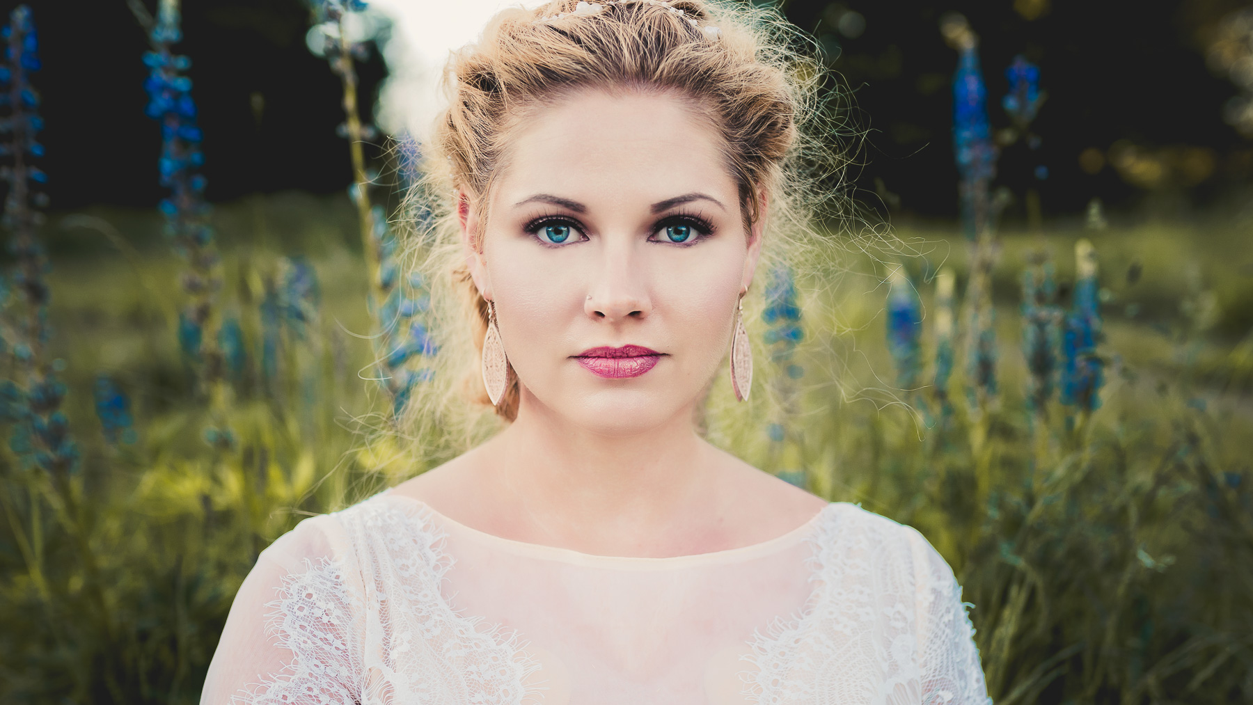 Wedding dress Photoshoot near Mehlinger Heide in May 2020